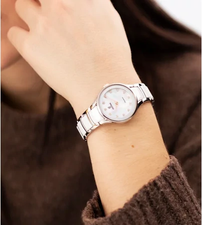 Valentin-napi ajándék fehér eleganciában – Festina Ceramic F20752